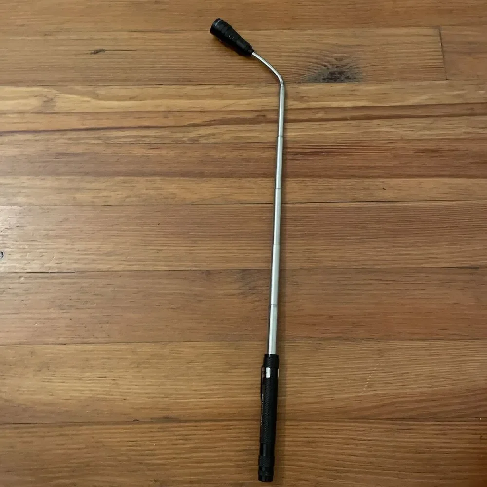 Bell and Howell Telescopic Light As Seen On TV Extends To 22” Magnetic - Picture 9 of 12